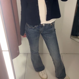 Bootcut Jeans❤️ - Säljer dessa jätte snygga bootcut jeans, bra skick❤️. Så här sitter byxorna på mig jag är 168. 