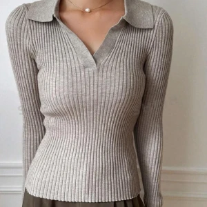 Stickad topp - Säljer denna fina stickade toppen som tyvärr inte kommer till användning 🎀💕 Endast använd 1 gång 🌸