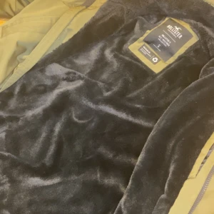 Hollister jacka - Vill inte har den jacka länger tycker inte färgen passar.