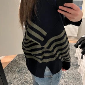 Tröja - Säljer då den inte kommer till användning längre💕använd fåtal gånger  