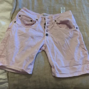 Shorts - Fina shorts ljusrosa Please jeans Stl xs 