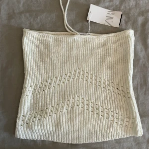 Virkad/stickad topp från Zara  - Storlek L men skulle säga att den är mer som en S/M 💘