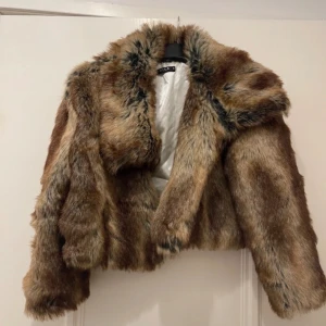 Pälsjacka S - Kort modell, suuuupersnygg!!