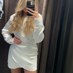 Klänning  - Superfin satinklänning från zara💘 endast använd vid ett tillfälle… slutsåld