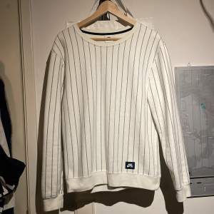 Oanvänd nike SB crewneck. Cond 10/10 ✨ Köpare står för frakt :) 