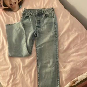 Ljusblåa jeans  - I vintage straight modellen i highwaist bra skick 