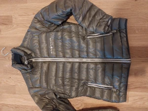 Sail racing jacka - Lättfodrad jack i khaki grön färg. Gott skick strl S