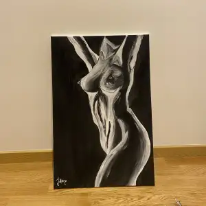 Tavla på en kvinnlig kropp målad i svartvit akryl på canvas. 🖤 DM för mer info.