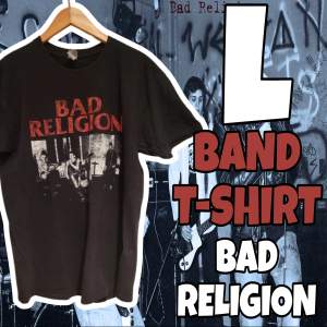 Skön punk Tischa med Bad Religion på. Buren ett par gånger men i bra skick. Säljer för att den ej används. Bilden ovan är min men kan ta fler om det behövs.