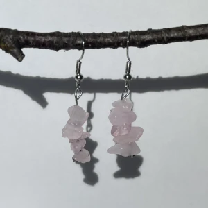 Rosa kristallörhängen - Fina örhängen som passar till vardagliga och festliga stunder⭐️🤩