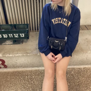 Sweatshirt💕 - Säljer nu denna jätte mysiga vintage sweatshirt! Bra skick, köpt för 500kr💕💕