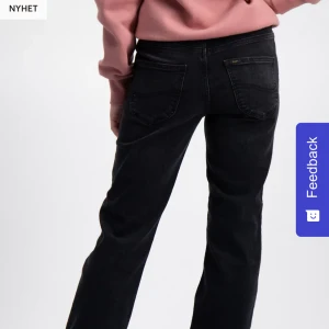 Lee jeans - Hej! Säljer helt nya jeans från lee, säljer då dom vart försmå å jag tappade bort lappen till att skicka tillbaka. Jag kan givetvis skicka egna bilder om så önskas!