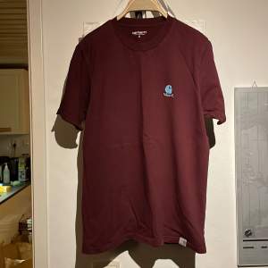 Knappt använd carhartt t-shirt Strl S, Cond 9/10✨ 