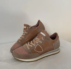 Byta skor - Philipe model skor helt nya. Vill byta mot några snygga skor skriv erbjudanden.