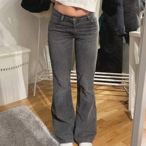 Jeans i bootcut modell i fint skick, används inte längre tyvärr:(