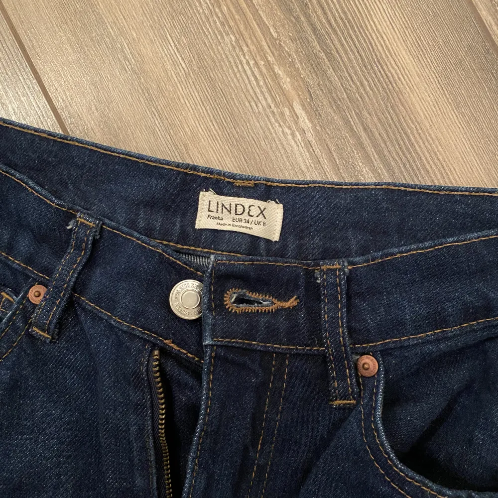 Straight leg jeans från Lindex i mörkblå🫶. Jeans & Byxor.