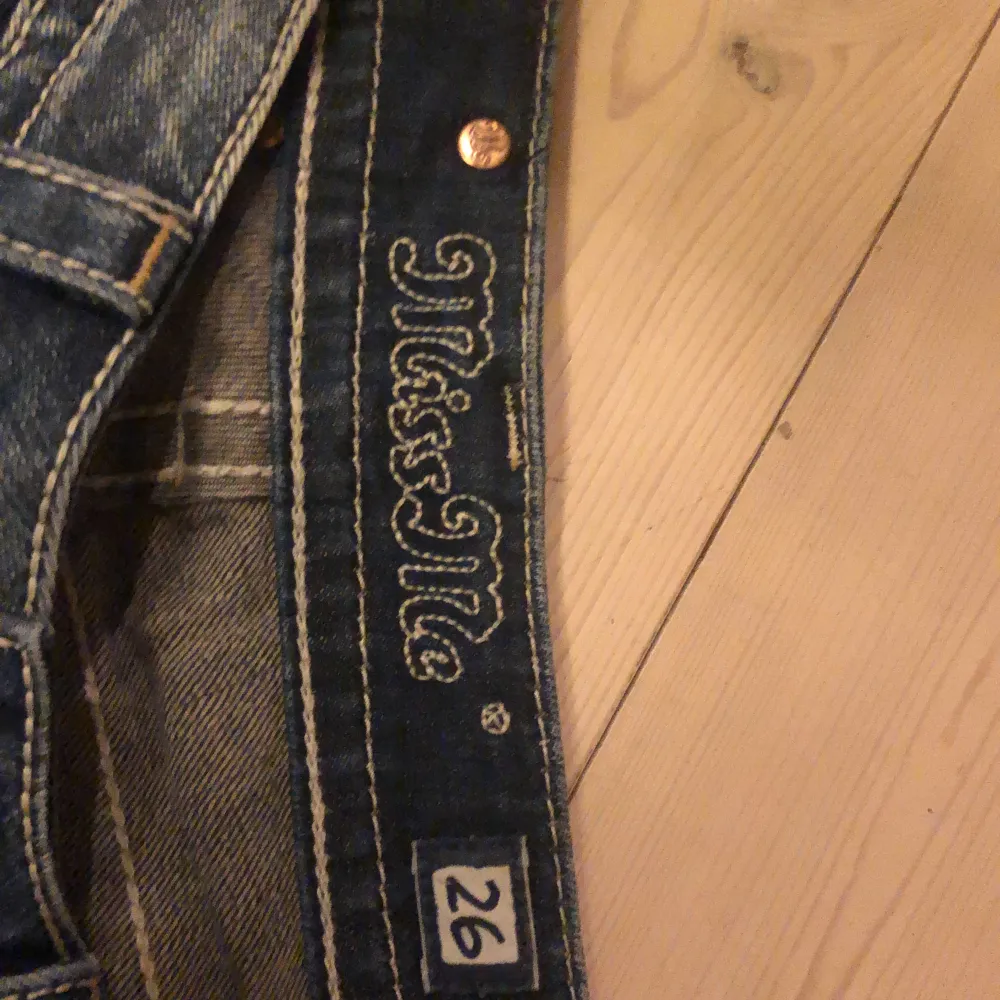 Väldigt fina miss me jeans, ganska korta men funkar ändå . Jeans & Byxor.