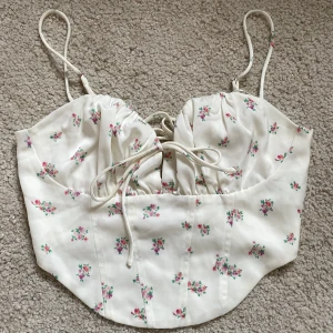 Topp - Jättefin topp från Gina Tricot i storlek S, bara använd en gång 💕💕