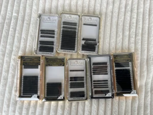 Fransförlängning 8 askar - 8 st askar av 0.03 i C & D böj. Alla är öppna. Använder ej 0.03 längre. 