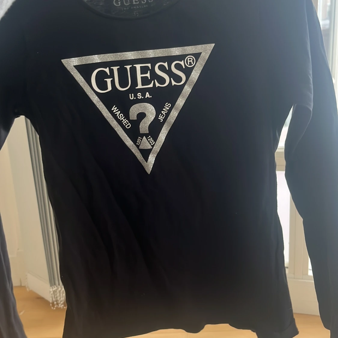 Svart guess tröja. - 91
