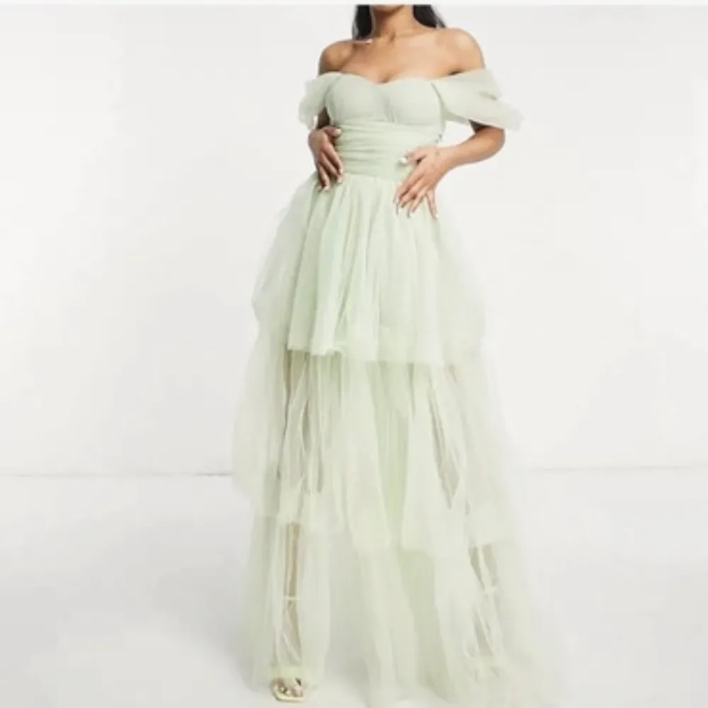 Super fint klänningen i storlek xs, oanvänd, finns mer bilder:)  Gå ner i priset vid snabb affär 💗💖. Klänningar.