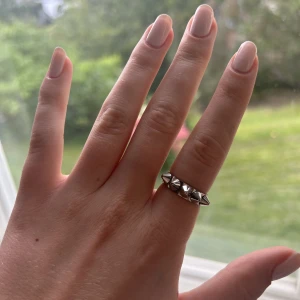 Edblad ring - Snygg silvrig nit ring ifrån Edblad! Knappt använd. Vet inte vad det är för storlek på ringen