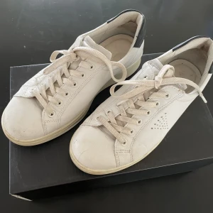 Ecco sneakers  - Super bekväma och snygga sneakers måste tyvärr sälja dessa pga fel storlek. 