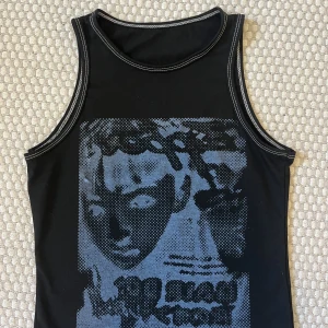 linne - jätte fin y2k linne köpt från emmiol. endast använd 1 gång. storlek M men passar också S som jag har 💕