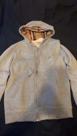 Burberry tröja - Burberry tröja stl s passar även som m använd 