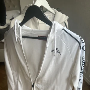 Hoodie zip tröja  - Storlek 34 Som nytt skick