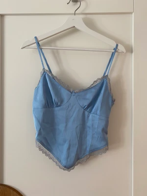 Blått linne - Är bara testad!  Har en dragkedja på sidan