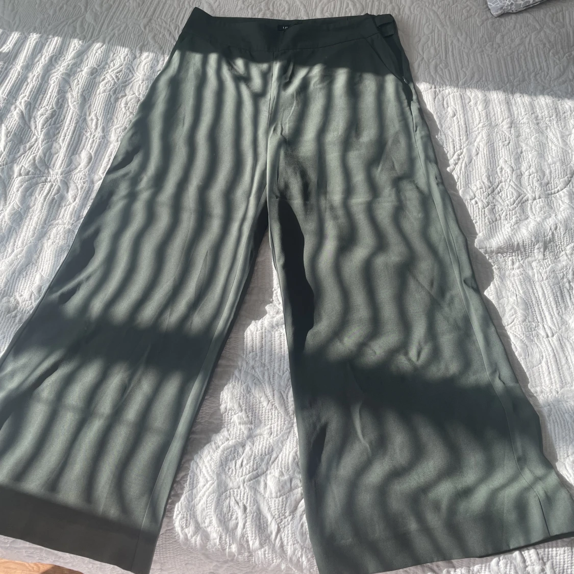 Mörkgröna kostymbyxor