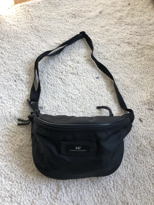 Midjeväska day - Finns i Malmö eller kan skickas. Nypris 450kr