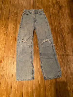 Jeans - Säker ett par blå baggy jeans från hm eftersom de har blivit försmå