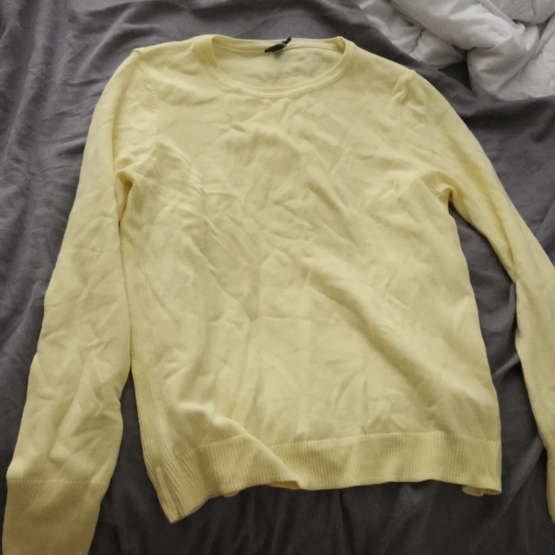 Gul tröja  - 90