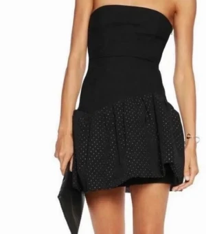 Maje klänning  - Sååå fin Maje klänning!! Använd bara en gång på nyår så i ny skick💘Nypris: 2500 kr