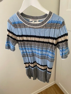 Topp - Missoni-liknande topp i storlek S🩷