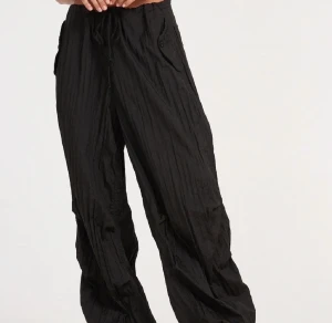 Parachute pants motel rocks - Tunnare material, jättesnygga på