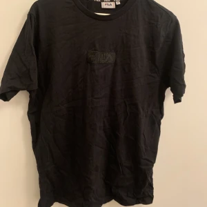 T-shirt från Fila - Svart t-shirt från fila