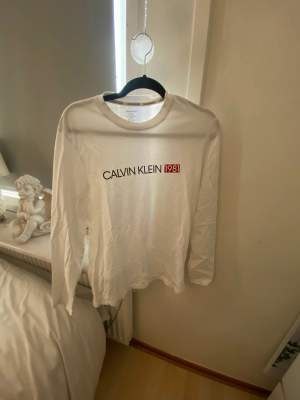 Skön Calvin Klein tröja funkar till både str s och m. 