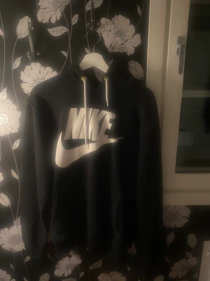 Svart Nike hoodie - Nike
