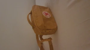 Fjällräven kånken väska - The bag is new and got it as a present but never used it. For any inquiries, dont hesitate to contact me.