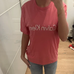 Tshirt - Tshirt från calvin klein i storlek xs, aldrig använd! Pris kan diskuteras 