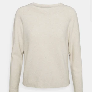 Vero Moda stickad tröja - Köpte denna för ett tag sedan men den är för liten för mig. Den är inte nopprig (Kan sicka äkta bilder)
