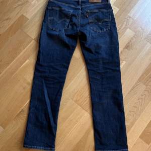 Säljer dessa Levis jeans då dem inte längre kommer till användning. Nypris 1550 