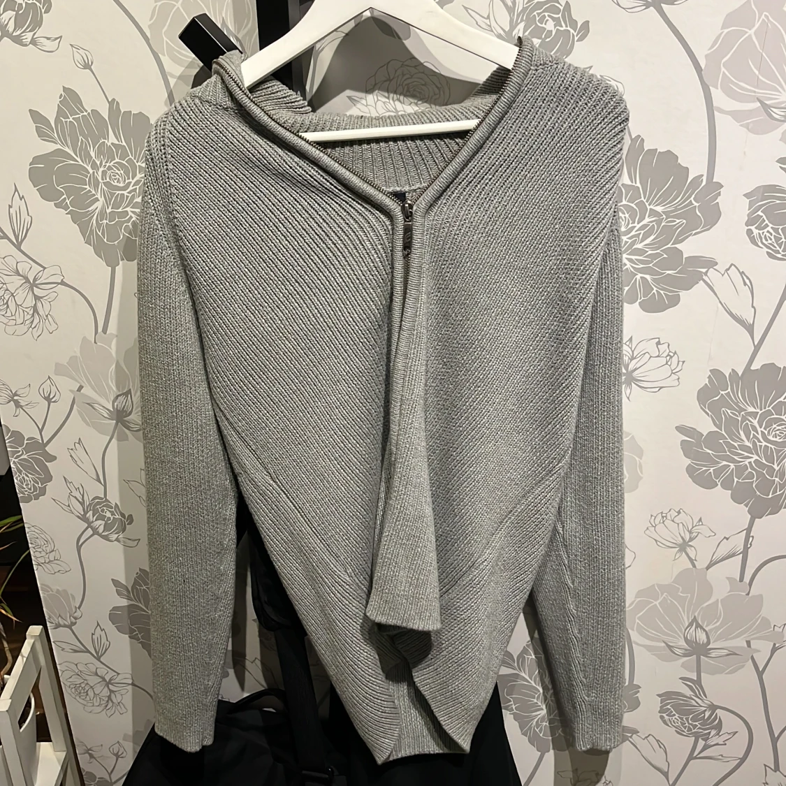 Stickad grå tröja 