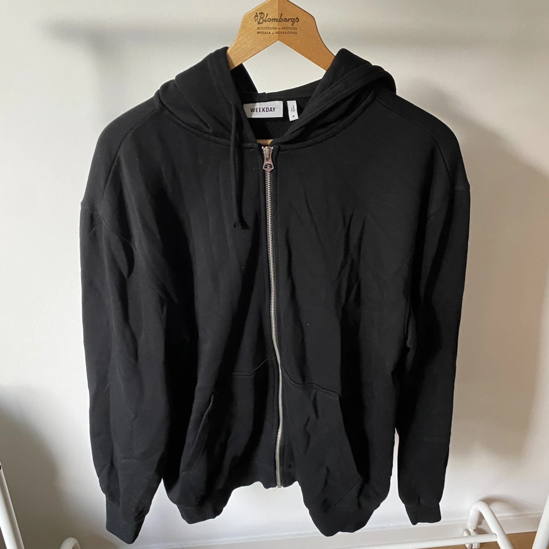 zip-up hoodie 