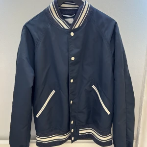 tunn Gant jacka - gant jacka i strl S i bra skick