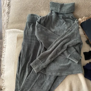 Mjukisset - Superskönt mjukisset i velour!   Str: XS