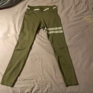 Stronger set - Säljer detta set i nytt skick då de inte har kommit till så mycket användning. Använt byxorna Max 3 gånger och tröjan en gång. Bara byxor för 120, tröja för 50 eller hela setet för 150.